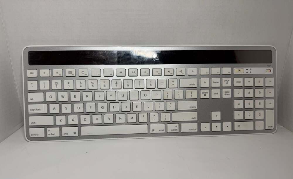 Logitech K750 Wireless Solar Keyboard for Mac - Silver/White